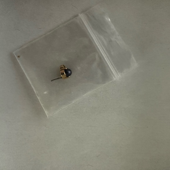 Oracle Solid Gold Black Pearl Thread-less End Earring - Picture 2 of 2